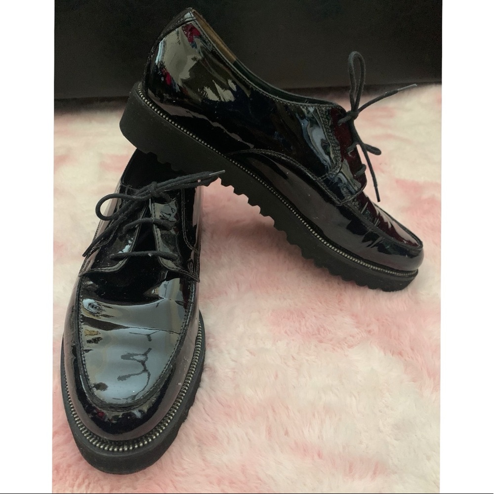 Black Patent Leather Oxford Shoes. Size: 9 Color: Black
